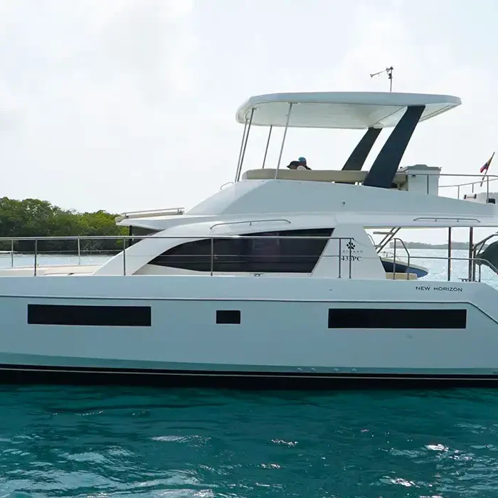 Catamaran Leopard 43