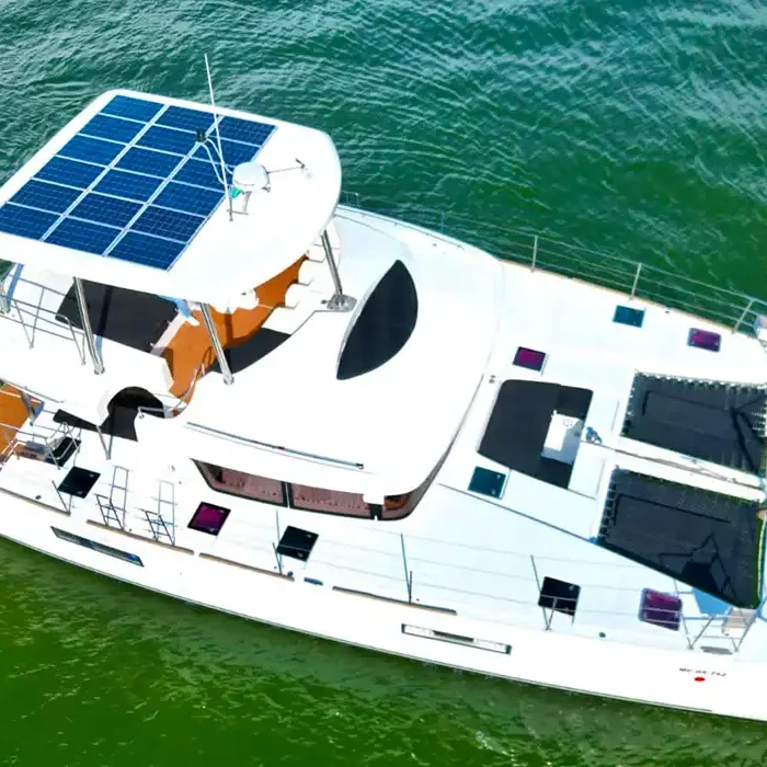 Catamaran Leopard 52